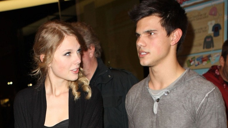 Taylor Lautner and Taylor Swift talking