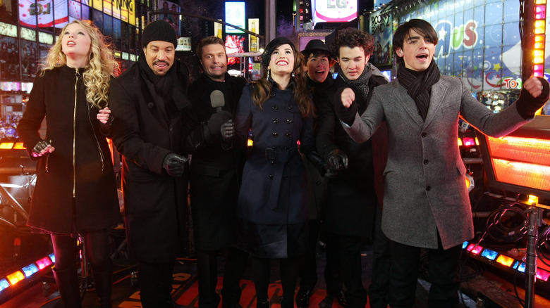 Jonas Brothers with Taylor Swift, Ryan Seacrest, Lionel Richie for New Year's Eve