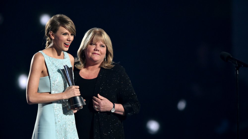 Taylor and Andrea Swift 