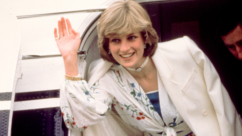 Princess Diana waving