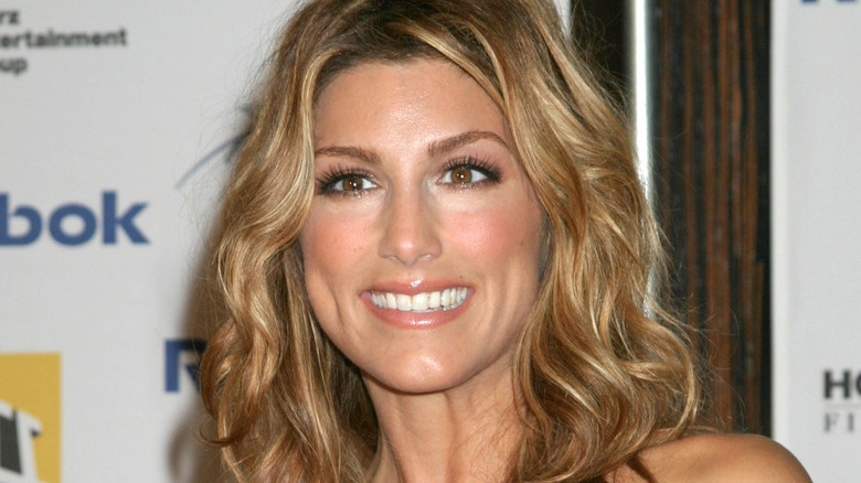 Jennifer Esposito smiling