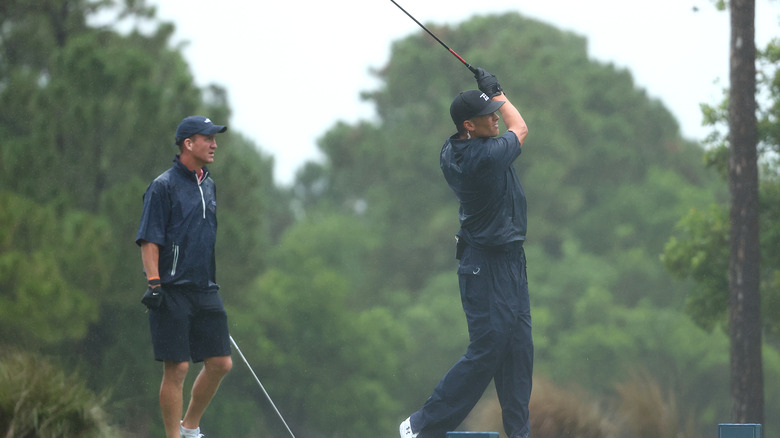 Peyton Manning and Tom Brady golfing