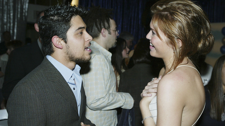 Wilmer Valderrama, Mandy Moore talking