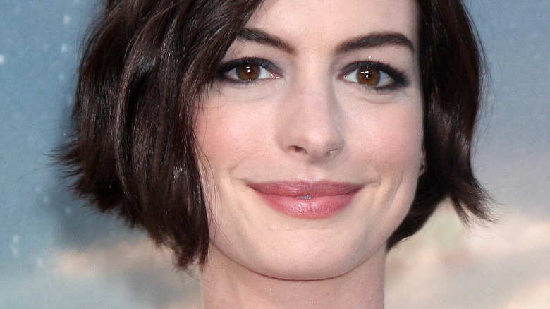 Anne Hathaway red carpet