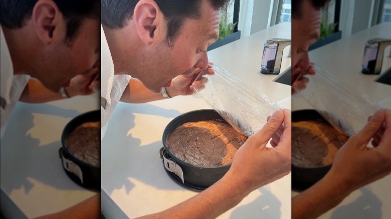 Ryan Seacrest excited about cake 