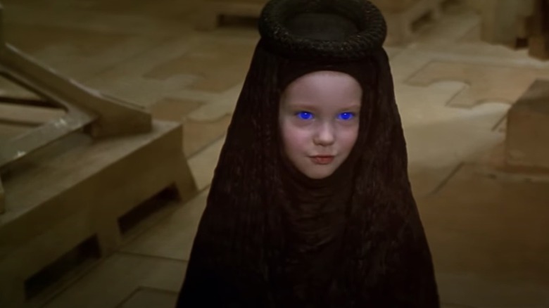 Alicia Witt in Dune with glowing eyes