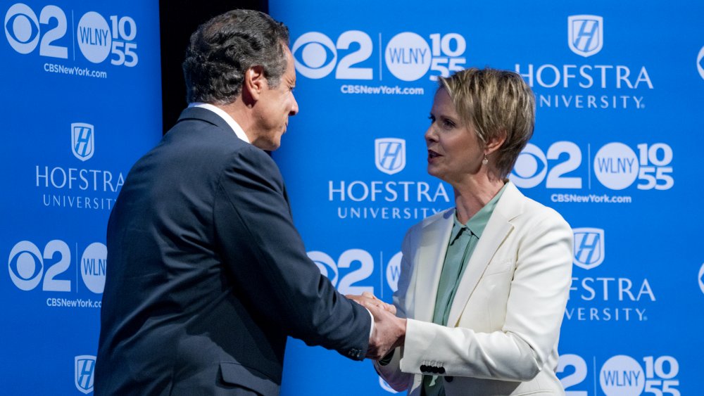 Andrew Cuomo and Cynthia Nixon shaking hands
