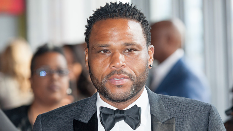 Anthony Anderson in tuxedo