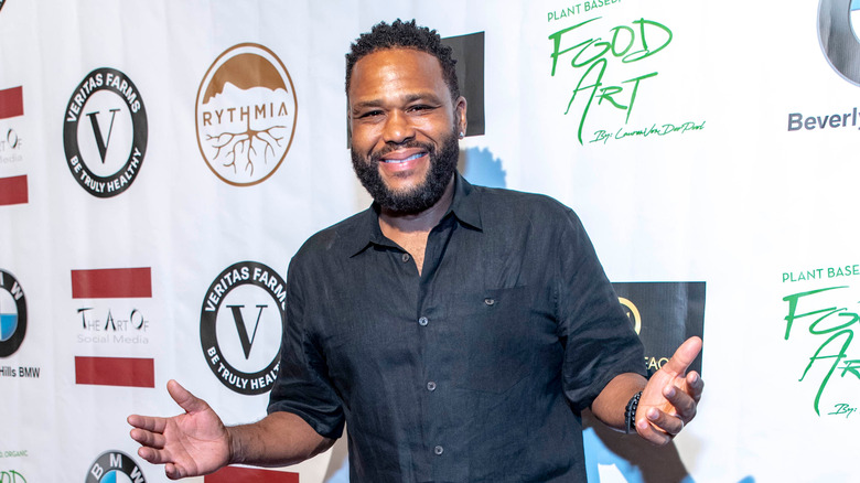 Anthony Anderson wearing shorts