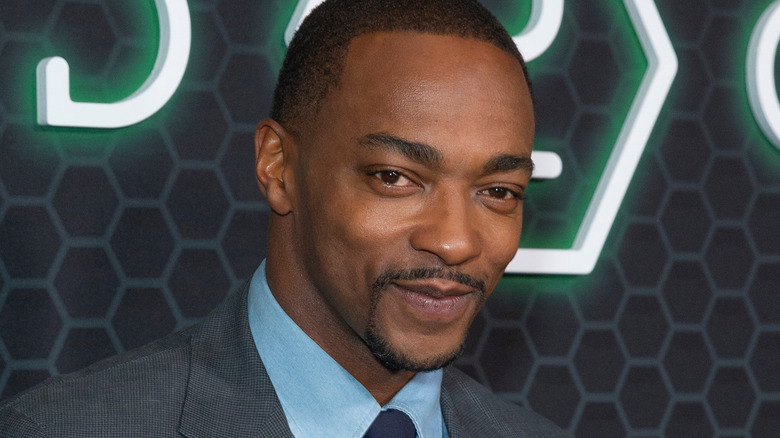 Anthony Mackie in a suit and tie