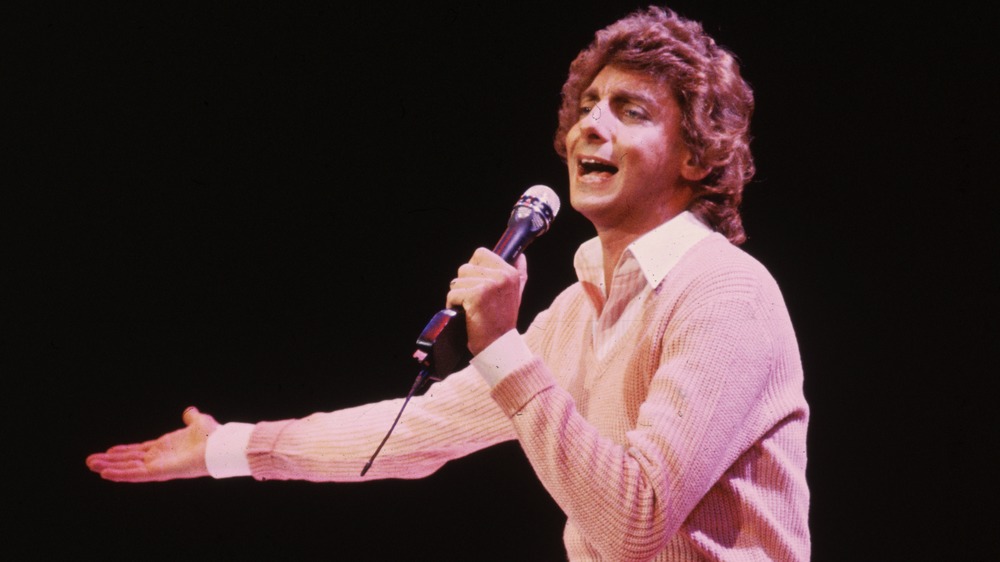A young Barry Manilow performing 