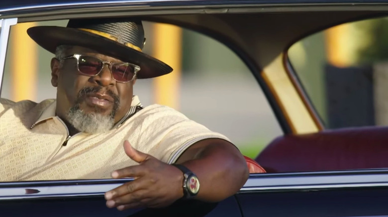 Cedric the Entertainer in a car