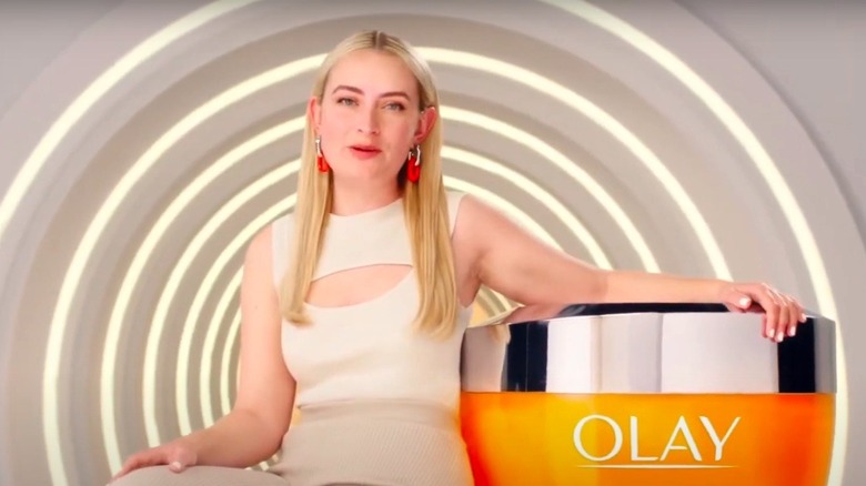 Amelia Dimoldenberg in Olay commercial