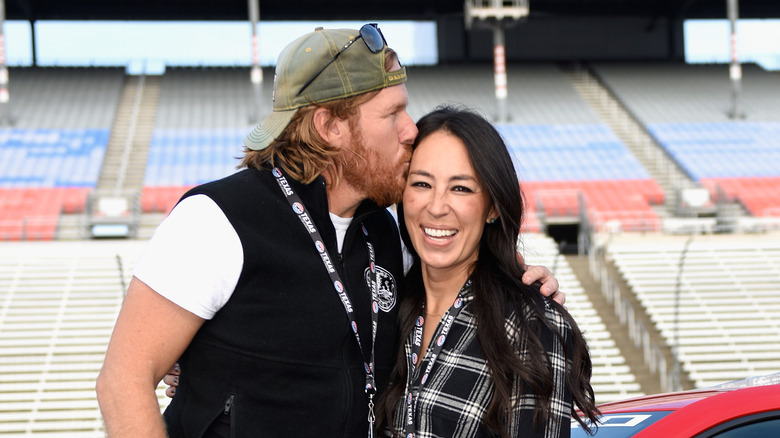 Chip kissing Joanna Gaines at an event 