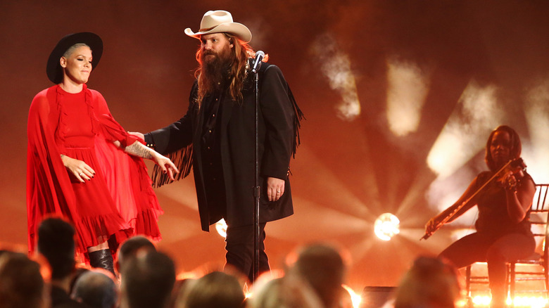 Chris Stapleton performing with Pink