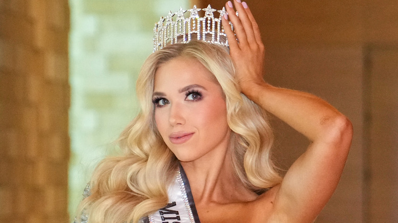 Gracie Hunt posing with her pageant crown