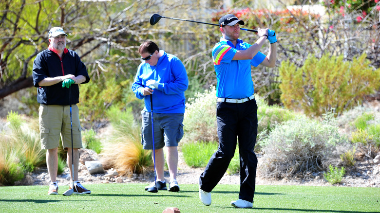 Cole Swindell playing golf