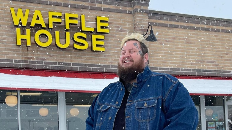 Jelly Roll smiling in front of Waffle House