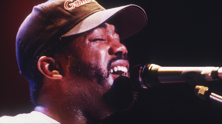 Darius Rucker singing in 1996