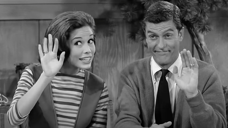 Mary Tyler Moore and Dick Van Dyke waving