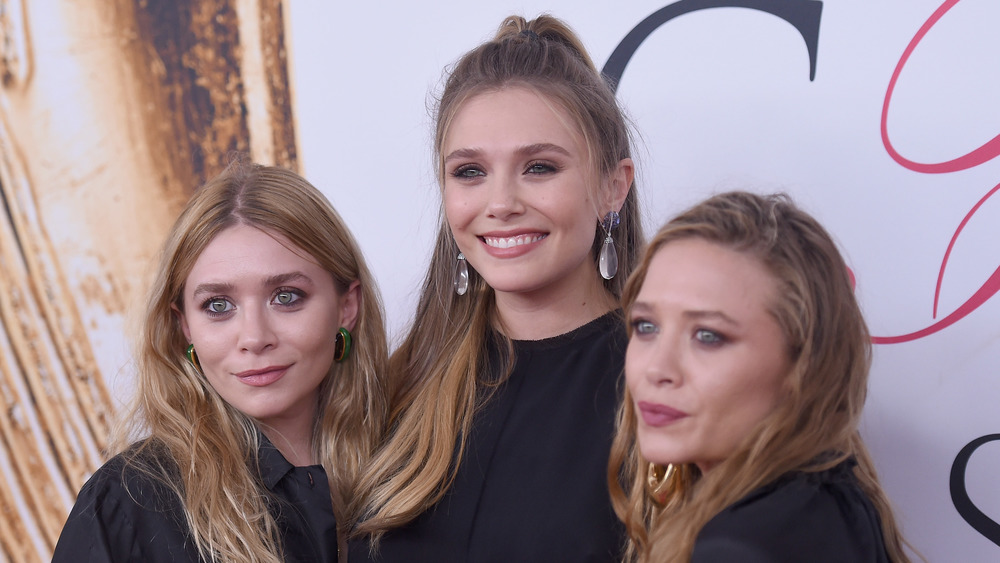 Ashley Olsen, Elizabeth Olsen, and Mary-Kate Olsen posing together