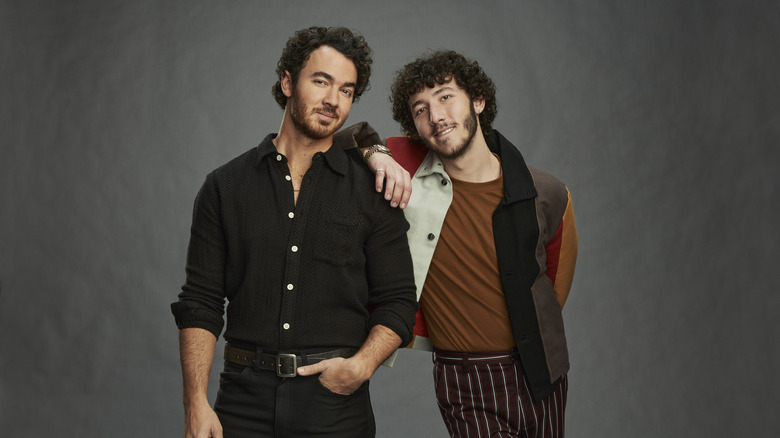 Kevin Jonas and Frankie Jonas posing together