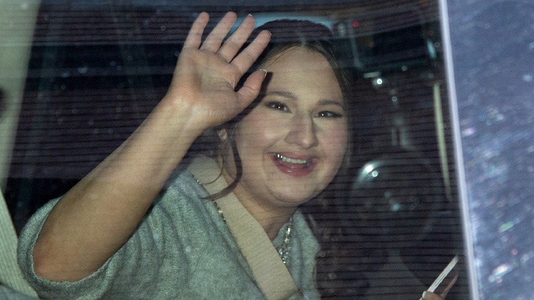 Gypsy Rose Blanchard smiling and waving