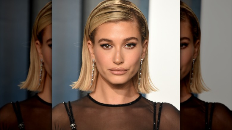 Hailey Bieber blonde bob 