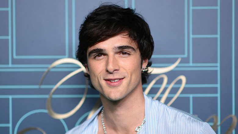 Jacob Elordi with a big silver necklace