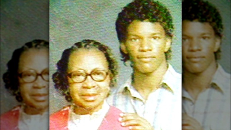 Jamie Foxx posing with his grandmother