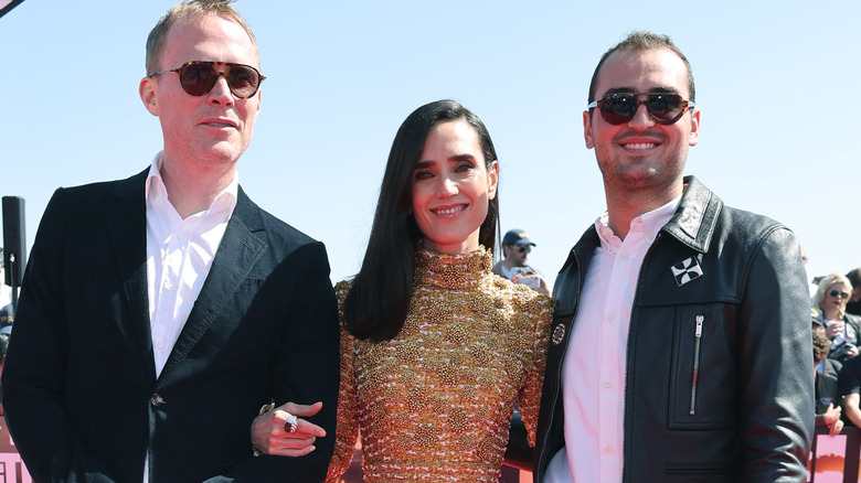 Paul Bettany, Jennifer Connelly, and Kai Dugan posing