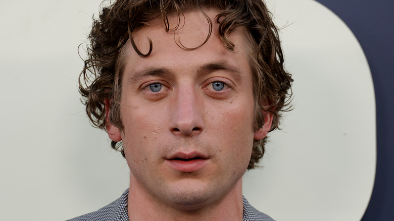 Jeremy Allen White posing for cameras