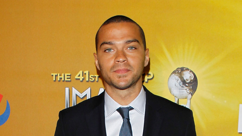 Jesse Williams posing at an event