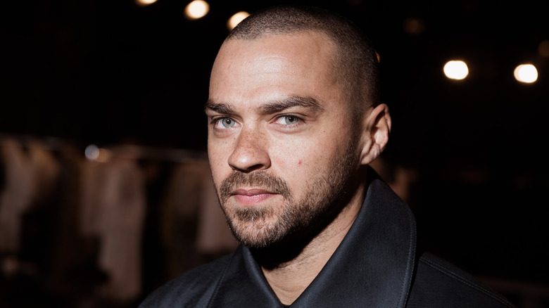 Jesse Williams posing at an event
