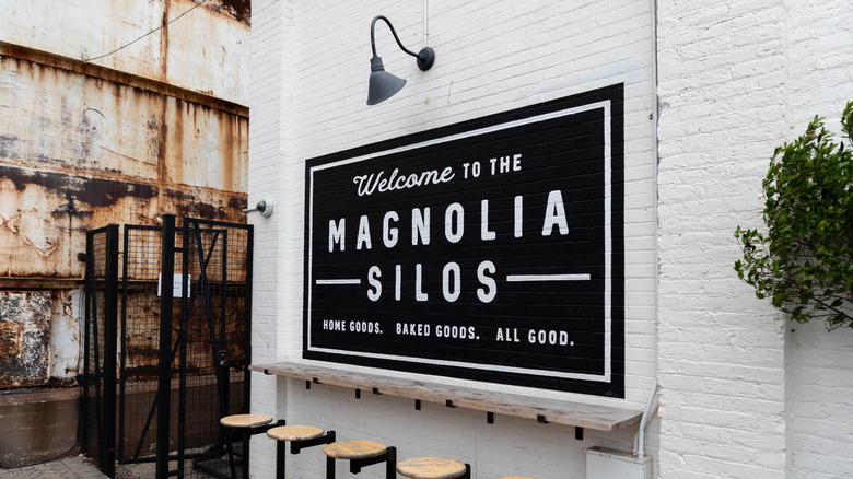 Magnolia Silos sign