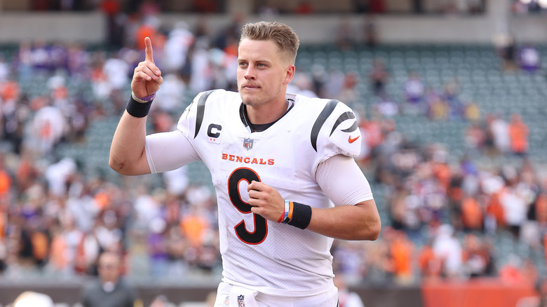 Joe Burrow running