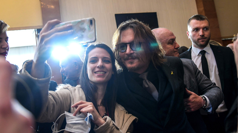 Fan takes selfie with Johnny Depp