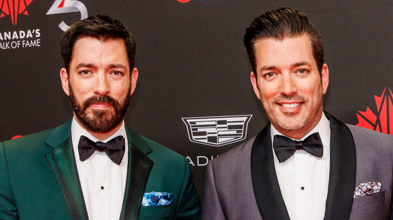 Jonathan and Drew Scott, posing at an event