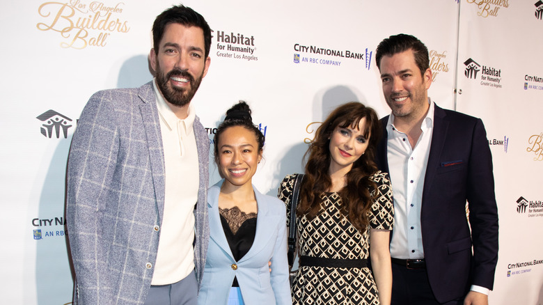 Jonathan and Drew Scott posing with their partners, Zooey Deschanel and Linda Phan