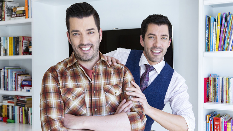 Jonathan and Drew Scott smiling