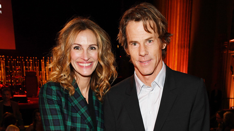 Julia Roberts smiling with Danny Moder