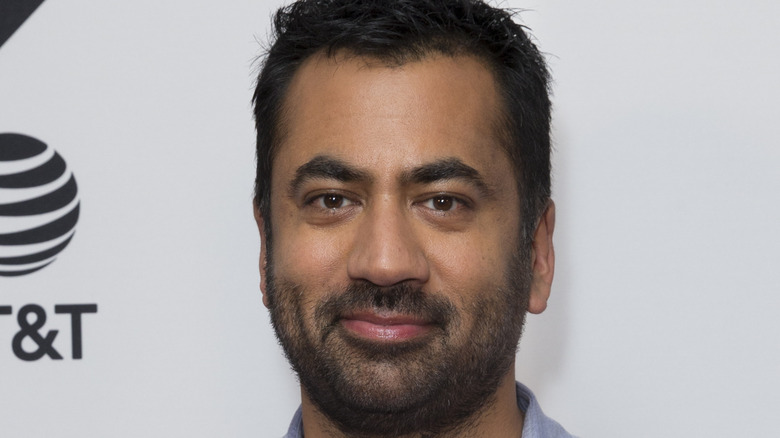 Kal Penn smiling