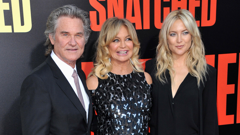 Kate Hudson, Goldie Hawn and Kurt Russell, posing