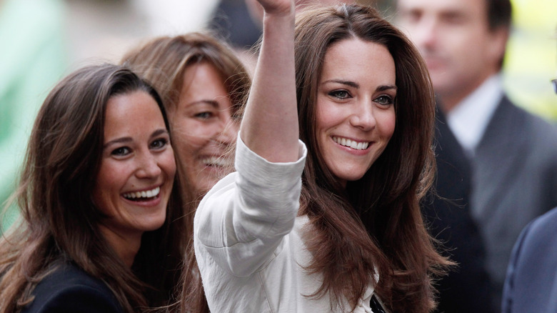 Kate Middleton waves with Pippa and Carole