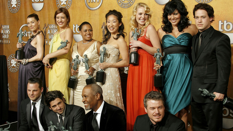 Katherine Heigl and the Grey's Anatomy cast holding their Screen Actor's Guild awards