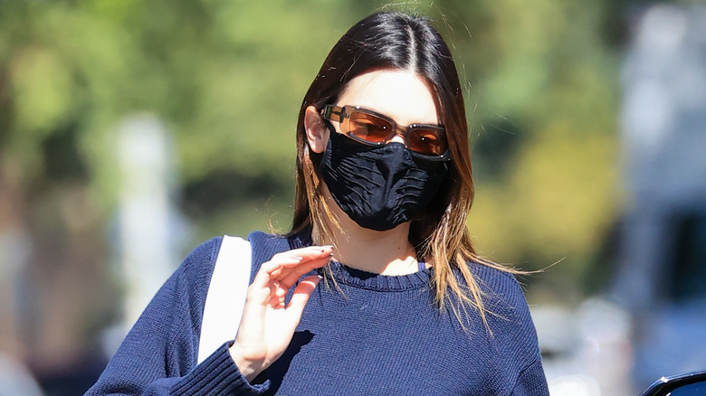 Kendall Jenner out after Pilates during COVID, wearing mask