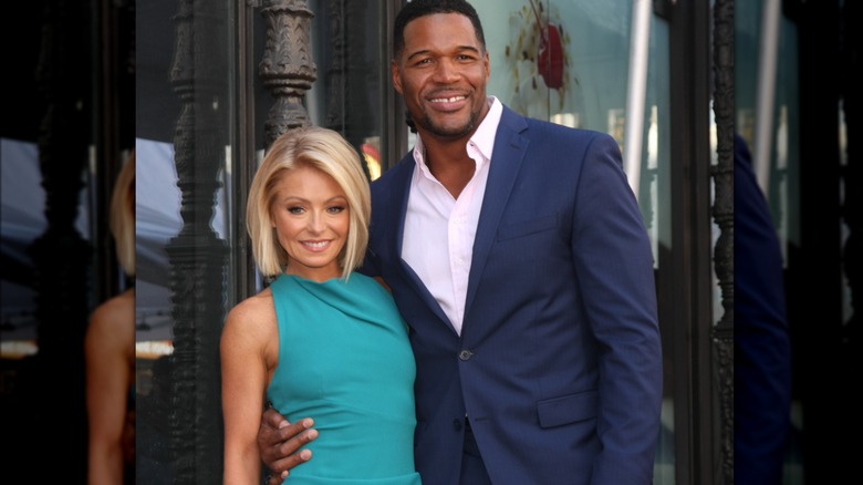 Kelly Ripa posing with Michael Strahan