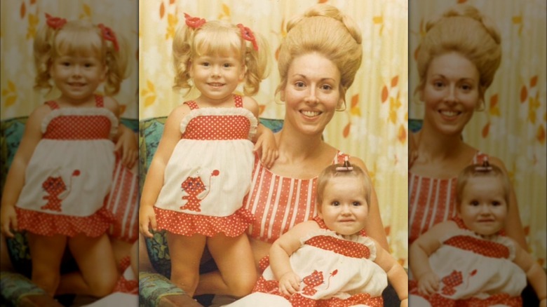 Young Kelly Ripa posing with her sister and mom 