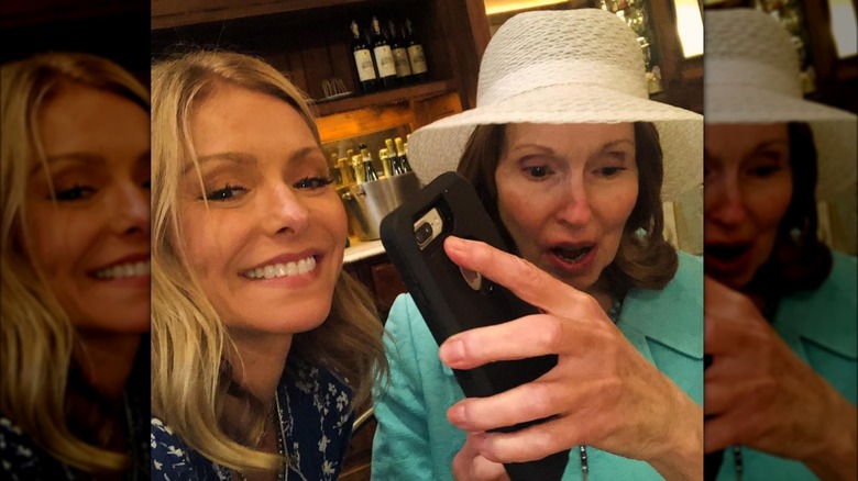 Kelly Ripa smiling with her mom