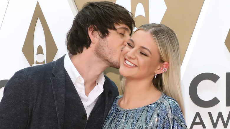 Morgan Evans kissing Kelsea Ballerini